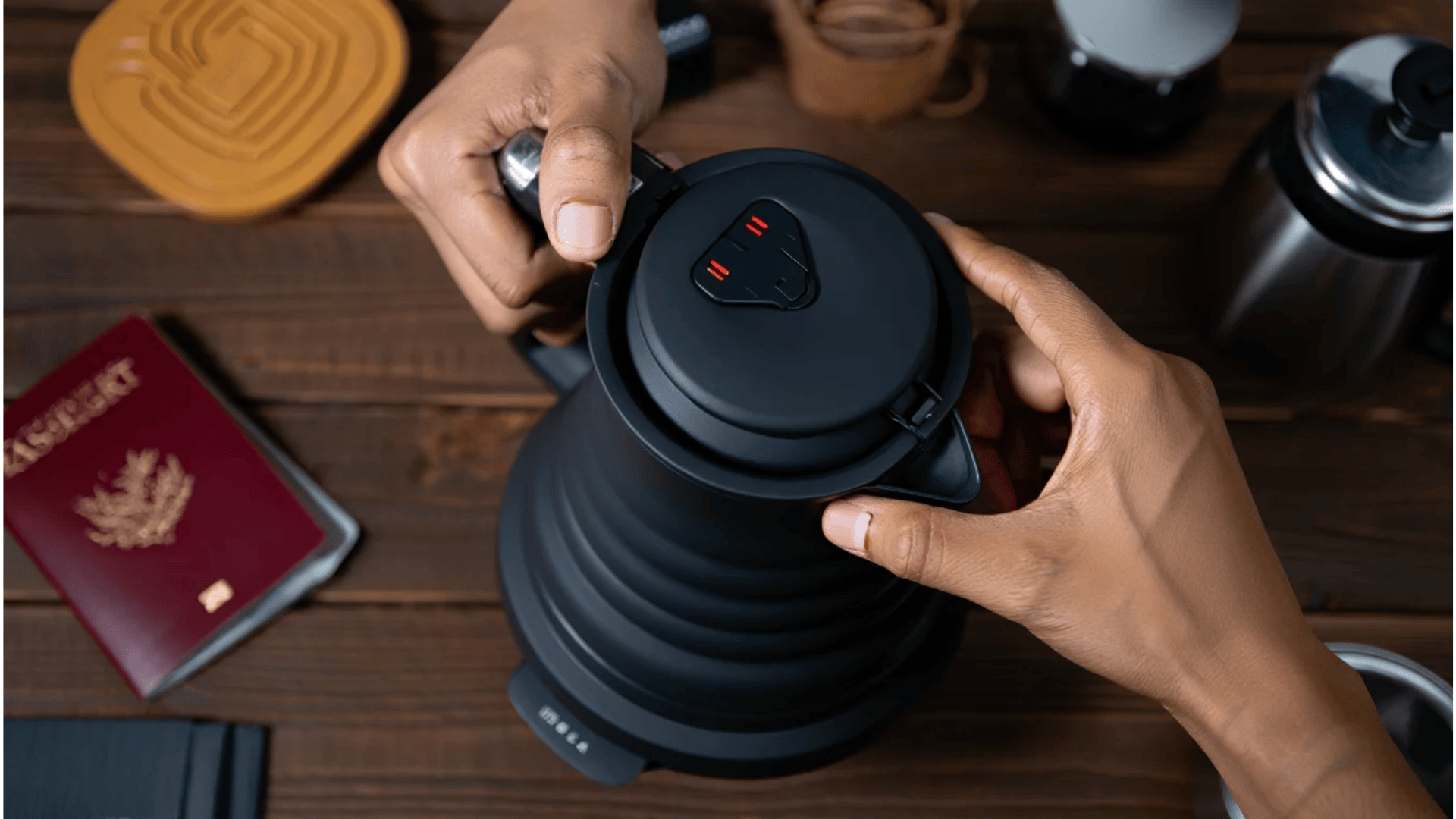 Electric_Kettle_That_Nests_Inside_Itself