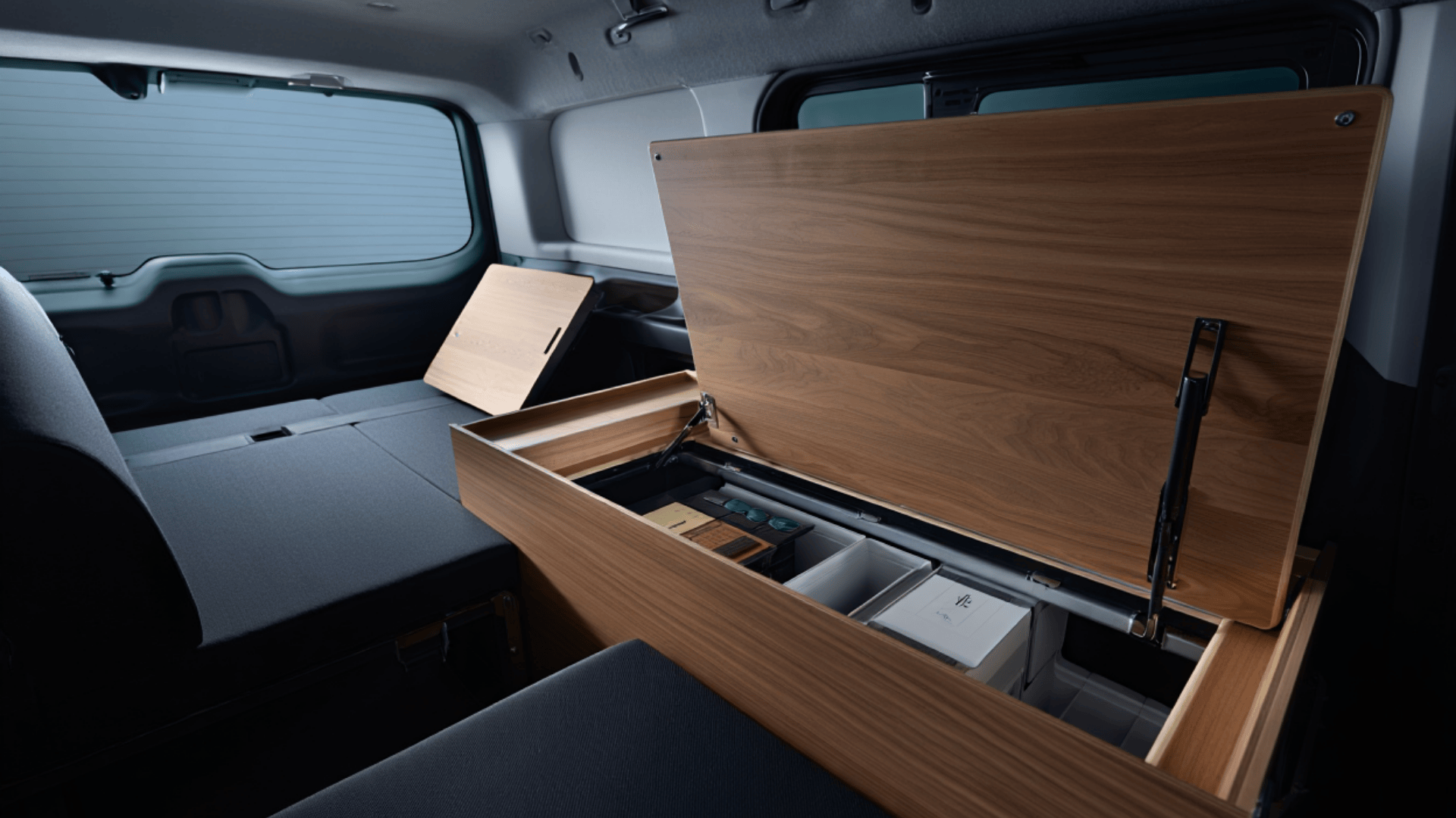 Hidden_Storage_Compartments