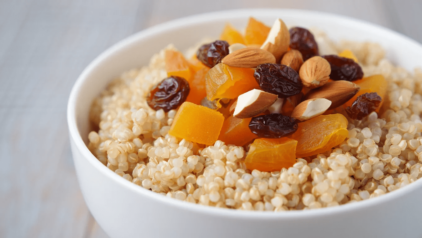 Quinoa_Breakfast_Bowl_with_Dried_Fruits_and_Nuts